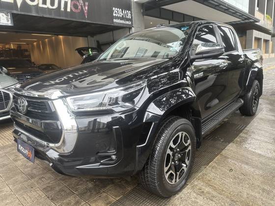 TOYOTA HILUX 2.8 D-4D TURBO DIESEL CD SRX PLUS 4X4 AUTOMÁTICO TOYOTA HILUX 2.8 D-4D TURBO DIESEL CD SRX PLUS 4X4 AUTOMÁTICO